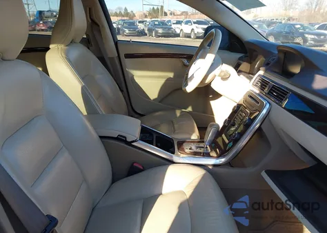 2012 Volvo Xc70 3.2/3.2 Platinum/3.2 Premier/3.2 Premier Plus z USA, uszkodzony, nr VIN YV4940BZ2C1144491